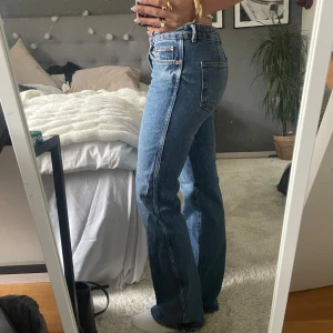 Jeans - Jeans från zara st 38, knappt använda så dem är i bra skick😇(är 175cm lång)