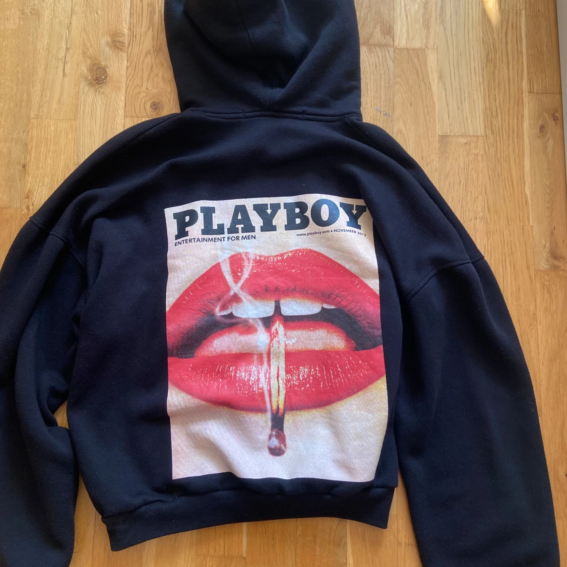 Svart Playboy hoodie från Missguided - 1
