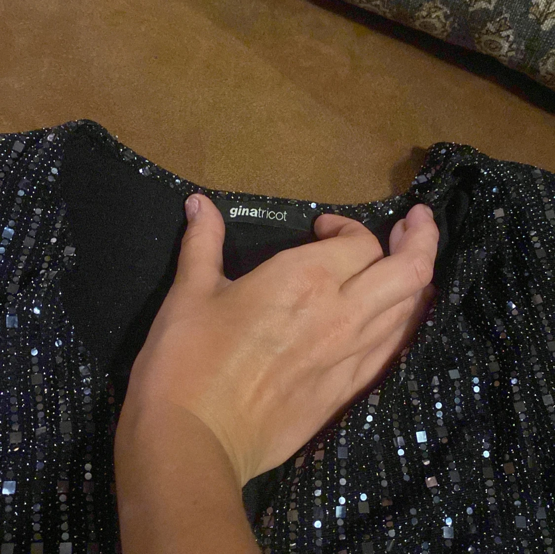 Svart glittrig klänning Gina Tricot - 1