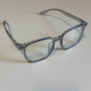 Chrome hearts glasögon - Säljer ett par transparent chrome hearts glasögon. Aldrig använda det är helt nya. Dessa är i väldigt bra kvaltié, hör av dig om du har några frågor!