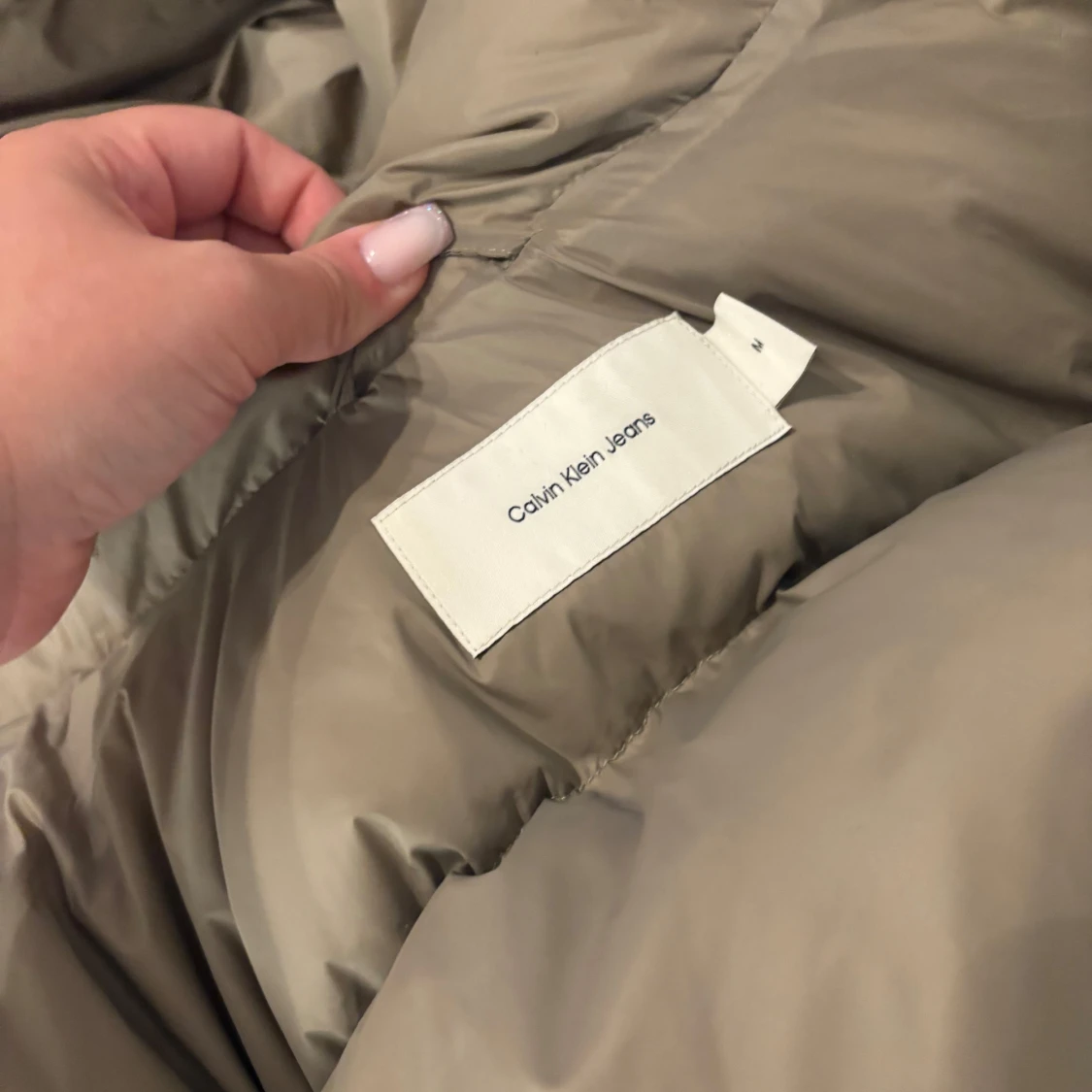 Beige pufferjacka från Calvin Klein - 2