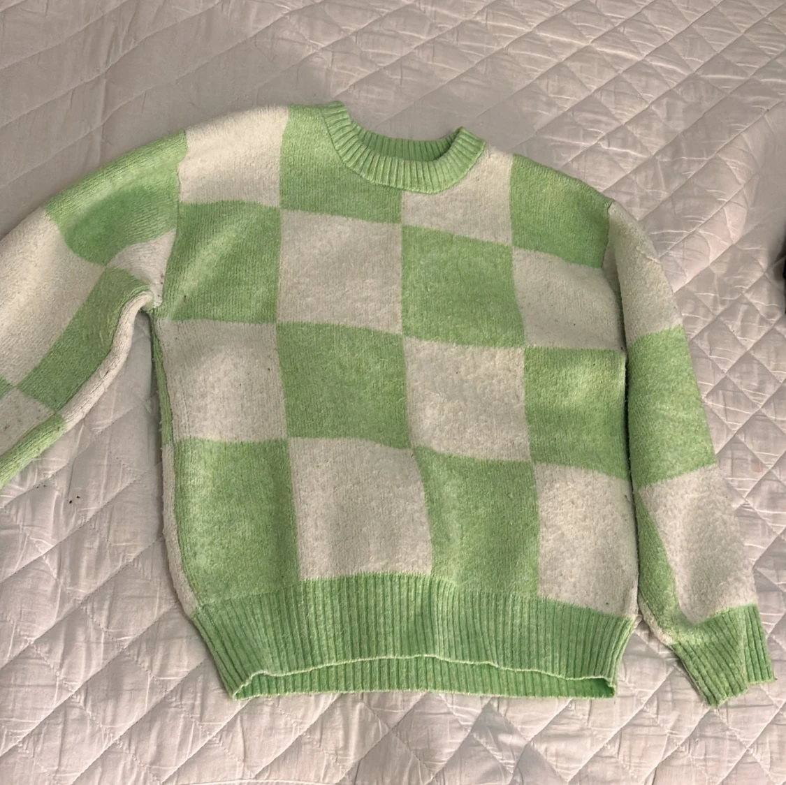 Grönvit rutig stickad tröja H&M