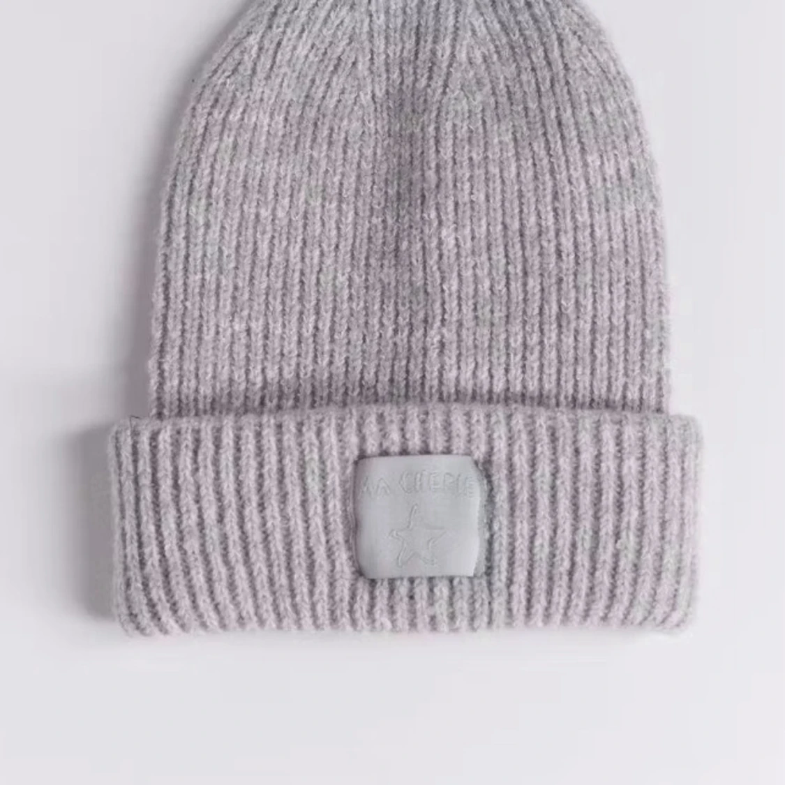 Söker y rib beanie från Gina tricot so, står me cheire