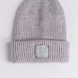 Söker y rib beanie från Gina tricot so, står me cheire  - Jag söker denna mossan skriv gärna om ni har den skulle gärna vilja köpa❤️.