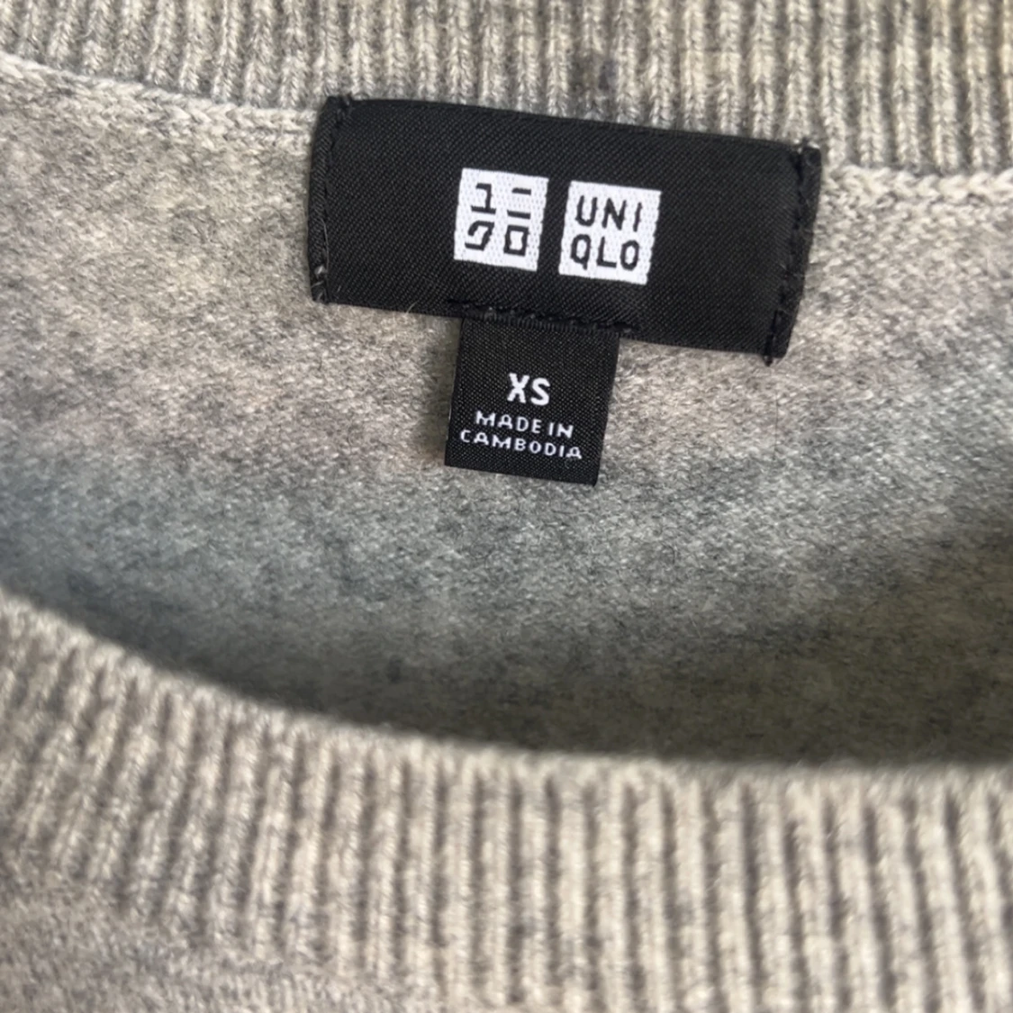 Ljus grå stickad tröja från Uniqlo XS - 2