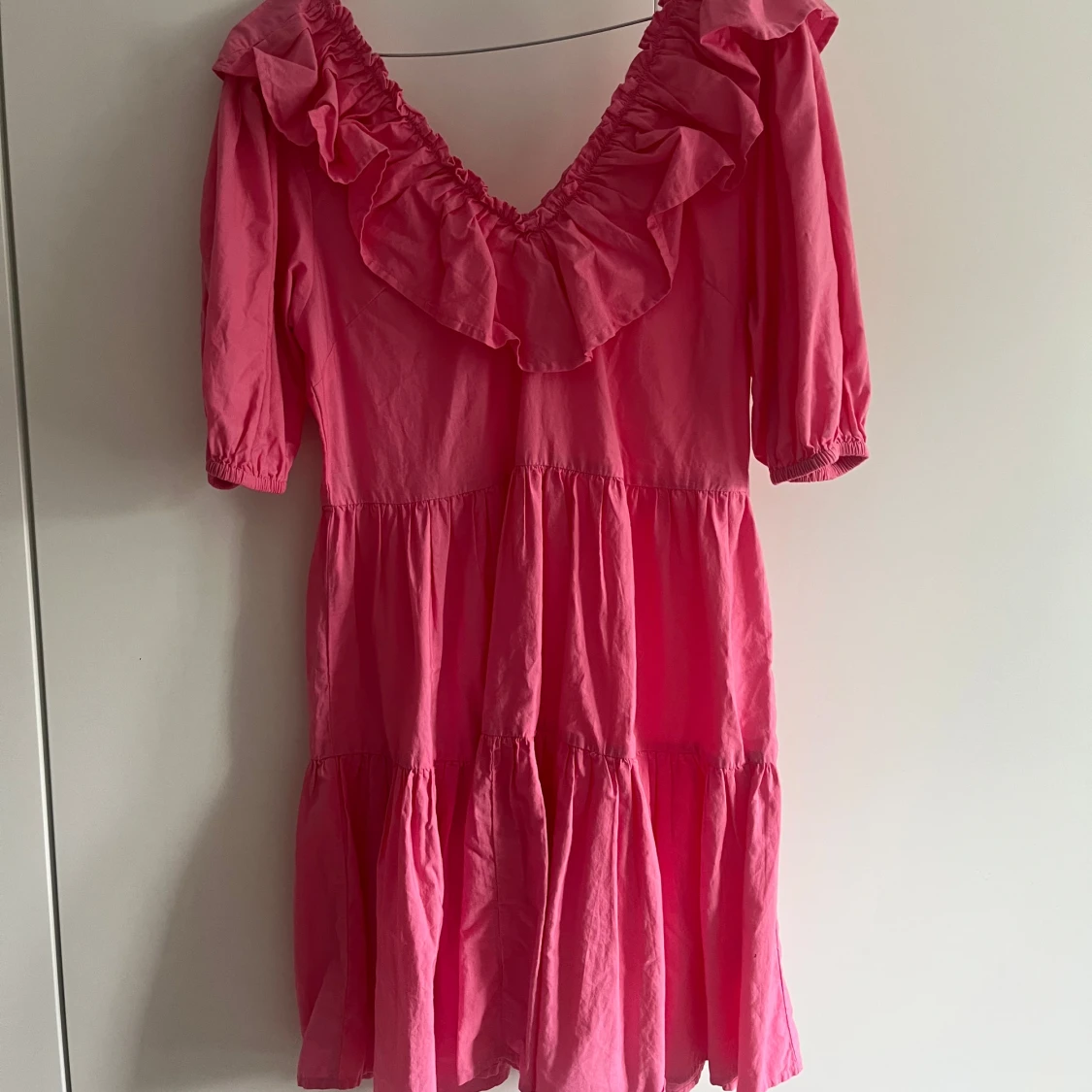 Rosa volangklänning Miss Selfridge