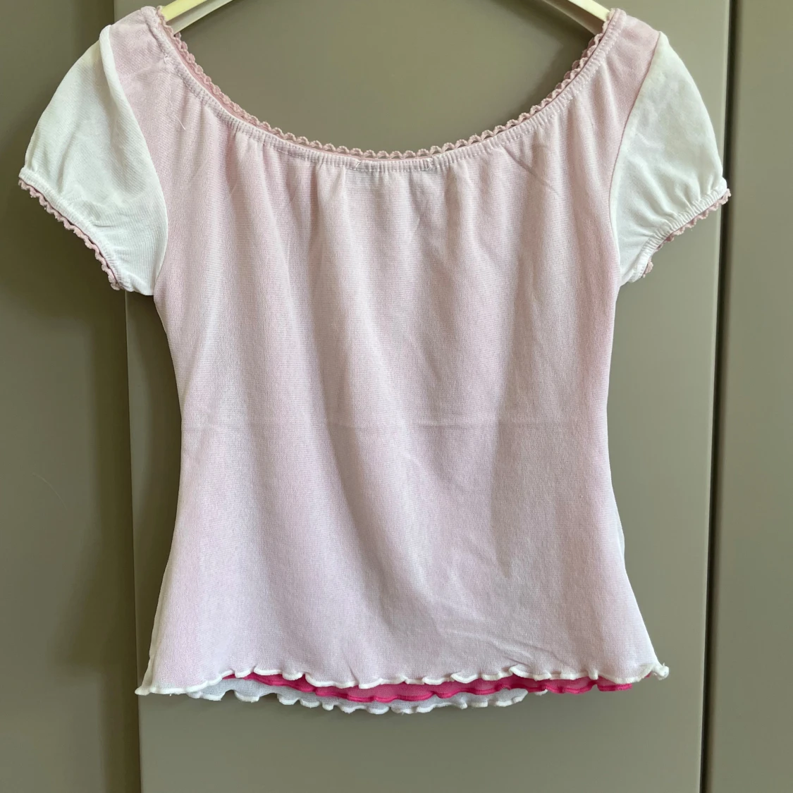 Söt rosa blus med rosor från Camera Classic - 1