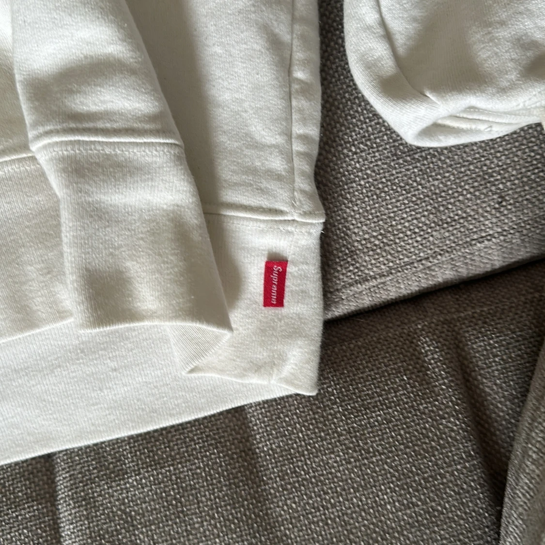 Vit sweatshirt från Supreme - 2