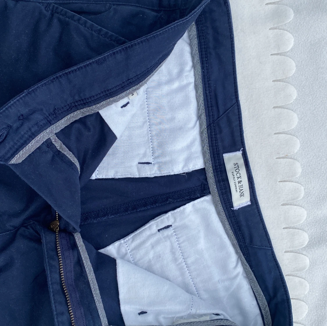 Marinblå shorts från Stock & Hank - 1