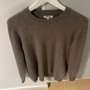 Ljusbrun merinoulltröja från MECIÉ - Säljer en stilren och skön merinoull tröja från Mecie. Aldrig använd. Nypris 1199, skriv gärna vid frågor och funderingar 