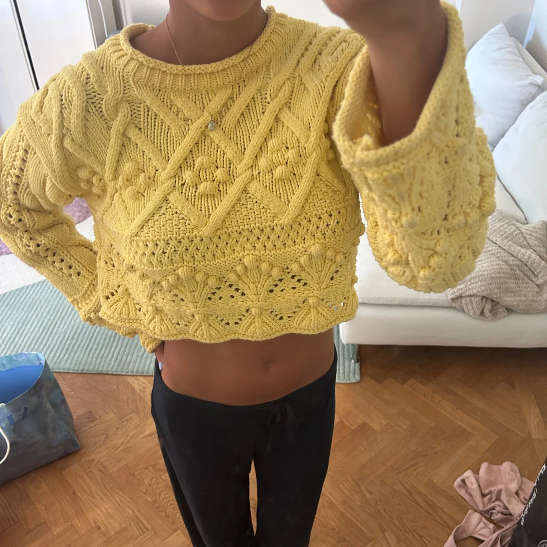 Gul croppad stickad tröja - 2