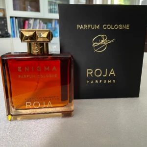 Roja Enigma Colonge Parfum  - Enigma av Roja Dove Parfum. Helt ny, endast 2 sprut. Nypris 3999 kr. 99,9 ml kvar