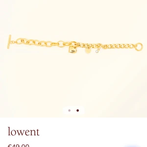 Guldigt armband med hjärtberlocker -  Snyggt armband från Nucery EJ ÄKTA GULD!!!!!    Ordinarie pris 49€