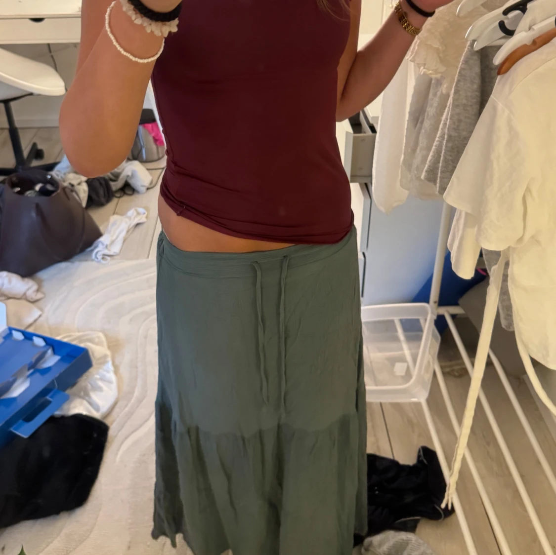 Grön långkjol med snörning - 1