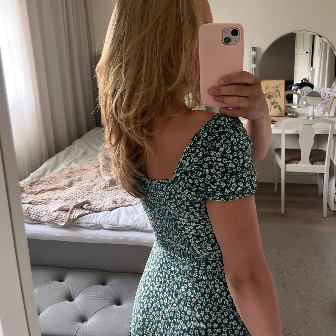 Grön blommig kortklänning - 1