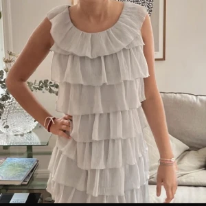 Volangklänning  - Säljer denna superfina volagklänning som är perfekt till sommaren! 