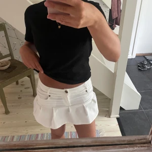 Kjol - Volangkjol jag sytt själv❤️ Vit! Midjemått 37, längd ca 30❤️