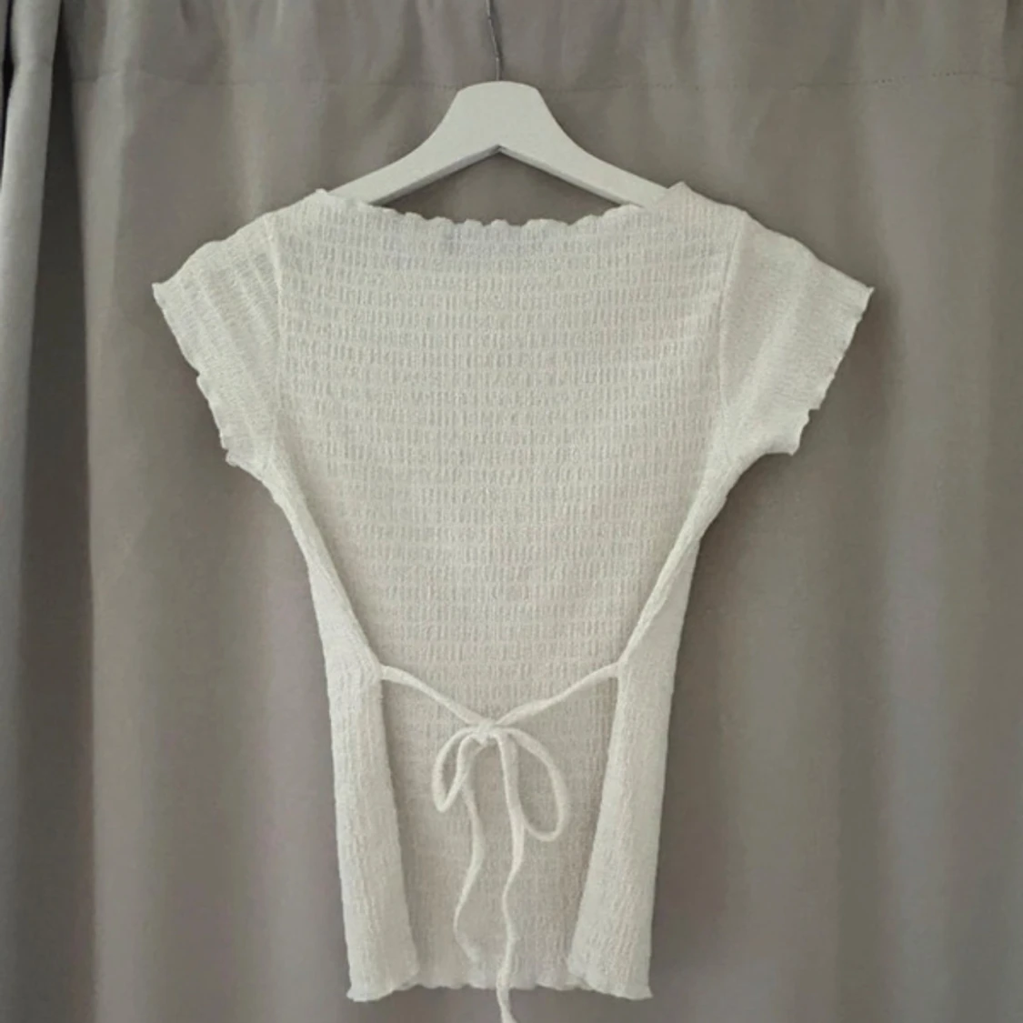 Vit omlottopp från BikBok XS - 1