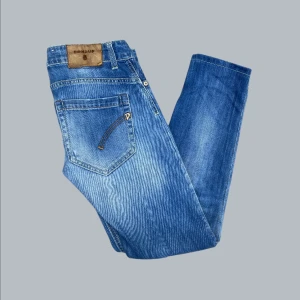 Dondup jeans - Ritkgit feta Dondup jeans i bra skick. De är i storlek W28. Hör av dig vid funderingar.