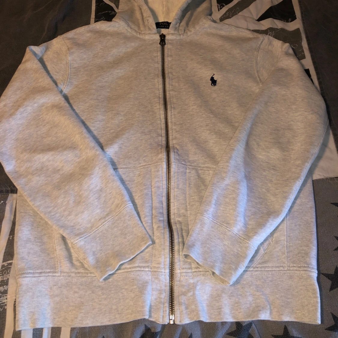 Ljusgrå hoodie från Polo Ralph Lauren