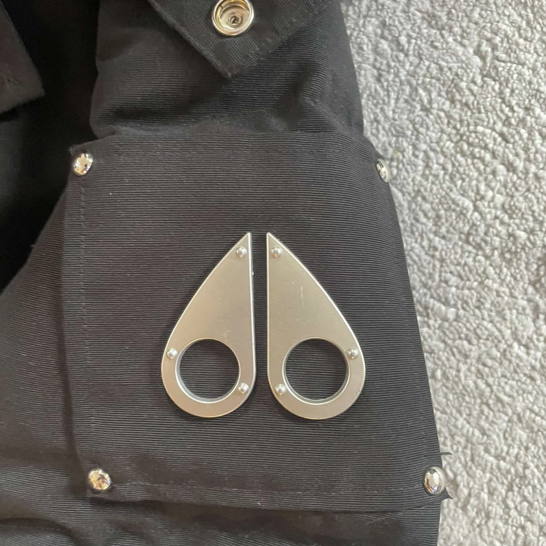 Svart pufferjacka från Moose Knuckles - 1