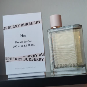 Burberry Her perfume - Burberry Her EDP 100ml. Sprayed one time. Comes with the box. A fantastic floral fruity gourmand scent. Very long lasting. [❗📦 DELIVERY INFORMATION: I am able to ship with Instabox on Fridays only, since I dont have one near me! Postnord I can ship with everyday.]