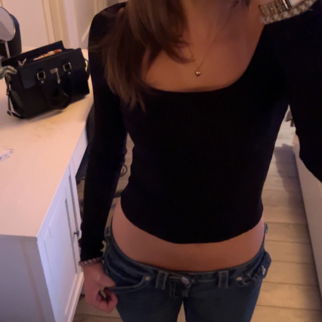 Svart croppad långärmad topp