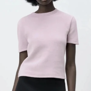 stickad topp - Jättefin rosa/lila topp från zara. Säljer då den är för liten.