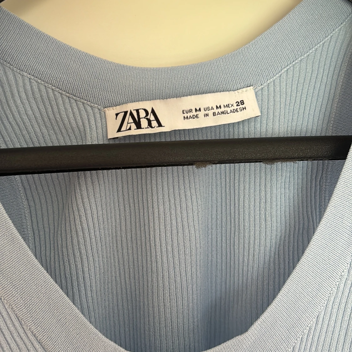 Ljusblå ribbad linnetopp från Zara - 2