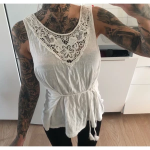 H&M - Vitt linne, tunika, strl S - Vitt linne från h&m. Storlek S.