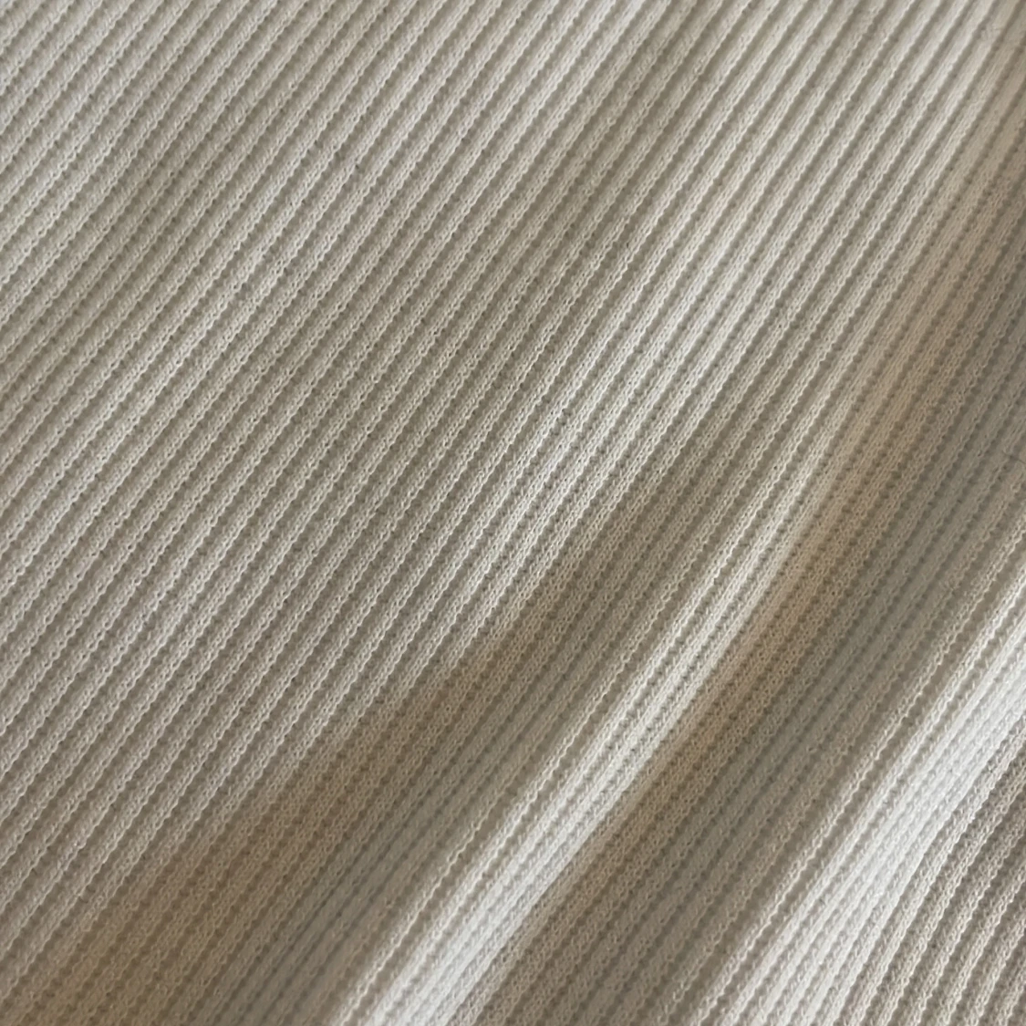 Vit ribbad topp med volangärmar från SHEIN - 1