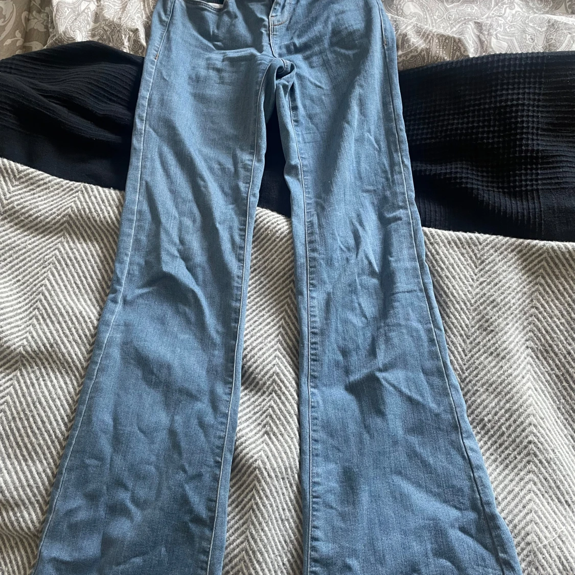 Ljusblå bootcut jeans från ONLY - 4