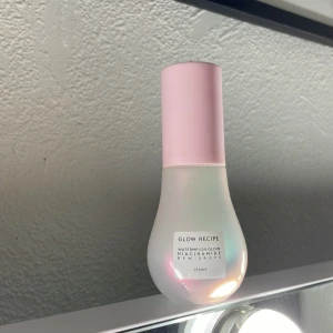 Glow Recipe Watermelon Glow Niacinamide Dew Drops - Glow Recipe Watermelon Glow Niacinamide Dew Drops 💕💕provad 5-6 gånger 💕💕💕💕köptes typ för 1 månader sen ❤️❤️💕💕💕