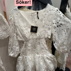 SÖKER! Maje liknande kläning från (raglady) Golden Days - Söker denna superfina maje liknande klänningen från raglady av märket Golden Days! Storlek S! Hör gärna av er! Köper för bra pris