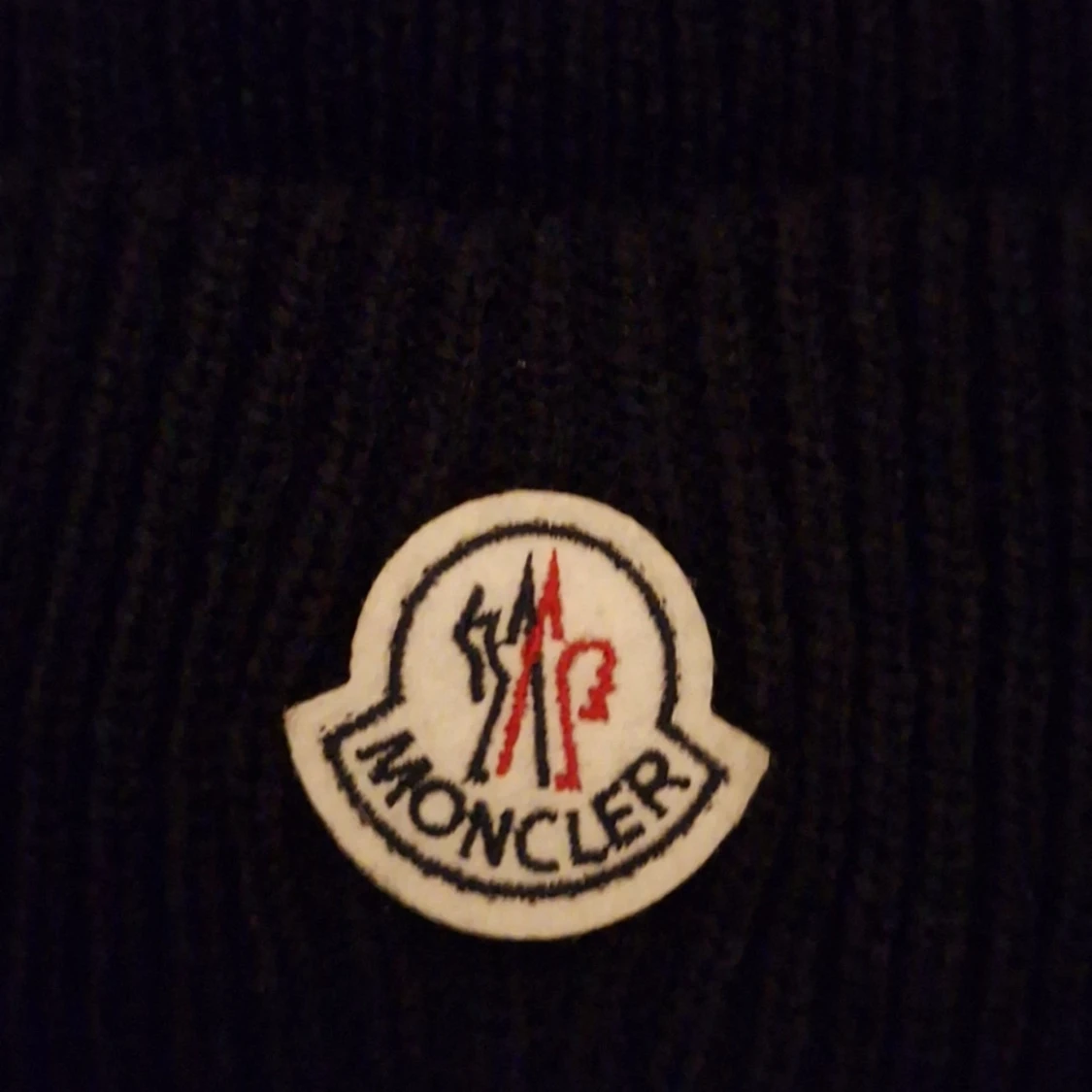Svart ribbad mössa från Moncler - 1