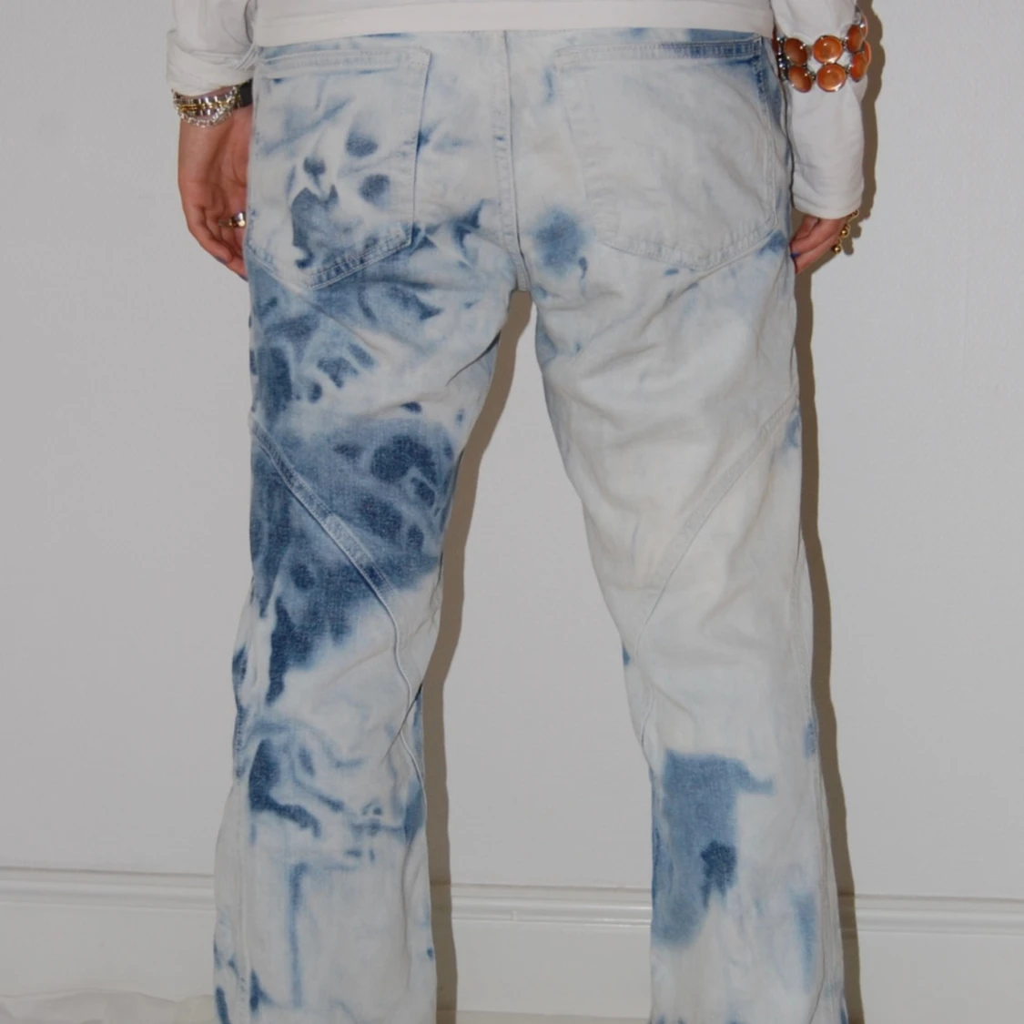 Blåvit batikmönstrade jeansbyxor - 2