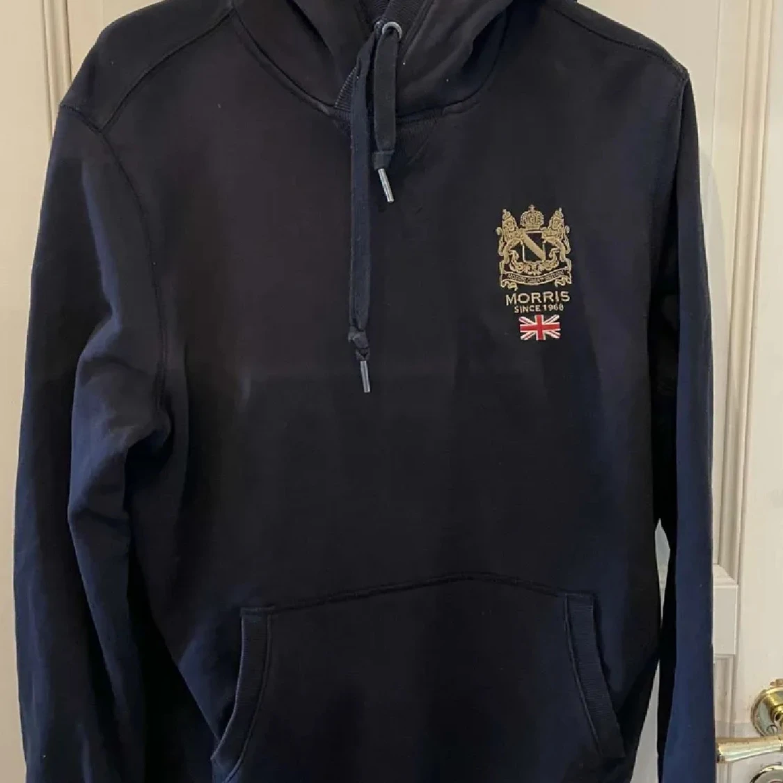 Mörkblå hoodie från Morris