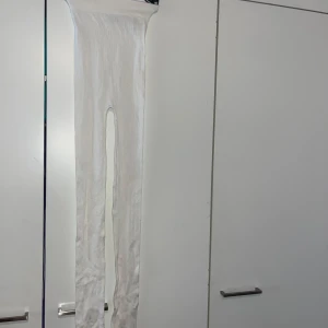 Leggingsit - Naisten valkoiset uudet täysin käyttämättömät leggingsit. Koko S/M. Haara-lahje n 70cm, vyötärön leveys n 20cm. Kissatalous MMM, voin mittailla tarvittaessa. Mikäli hinta ei miellytä tarjoa rohkeasti Katsothan myös muut ilmoitukseni!!