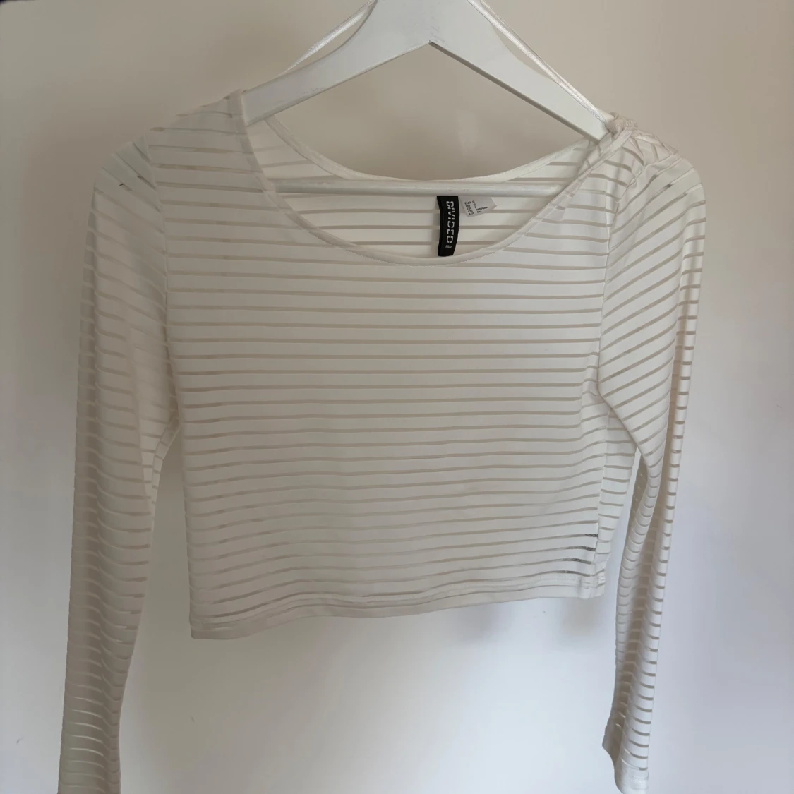 Vit och randig croppad topp från H&M