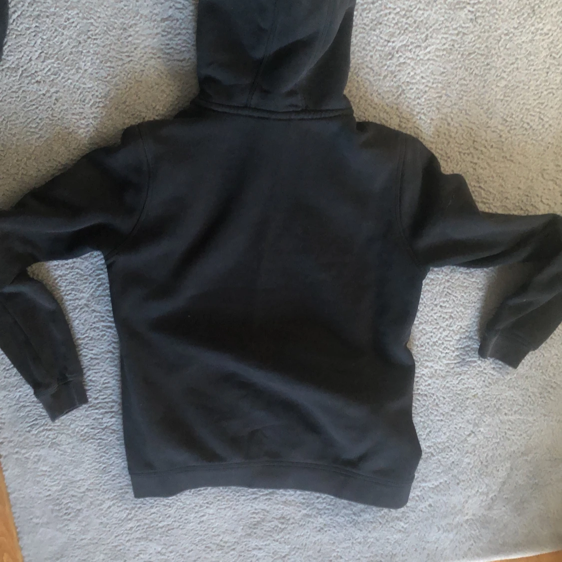 Svart fleecejacka med huva från Sail racing - 2