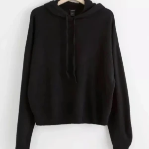 Stickad hoodie - Jättefin i bra skicka lite nopprig men inget man tänker på. Skriv för egna bilder💓