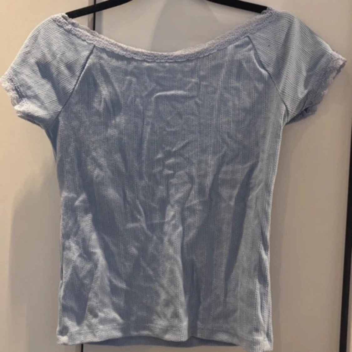 Ljusblå ribbad topp med spets från Aeropostale - 1