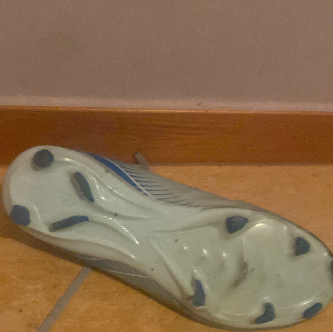 Nike fotbollsskor med blå detaljer - 3