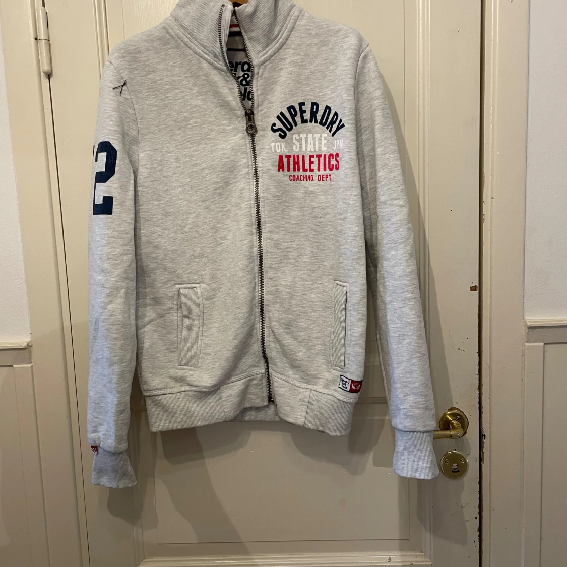 Grå ziptröja från Superdry