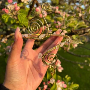 Armcuff  - 🌸Går att böja ut eller in för att få din perfekta passform 🌺 🌸Finns både i silver och guld✨  Gör även customs!! Skicka in bild eller din idé så kan vi nog säkert lösa det 🥰