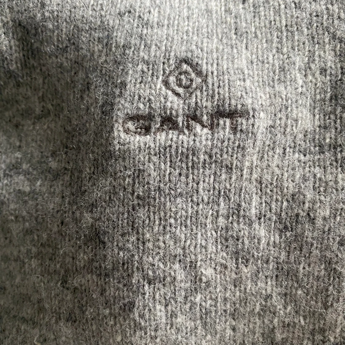 Ny grå stickad tröja i 100% ull från Gant i strl S - 4