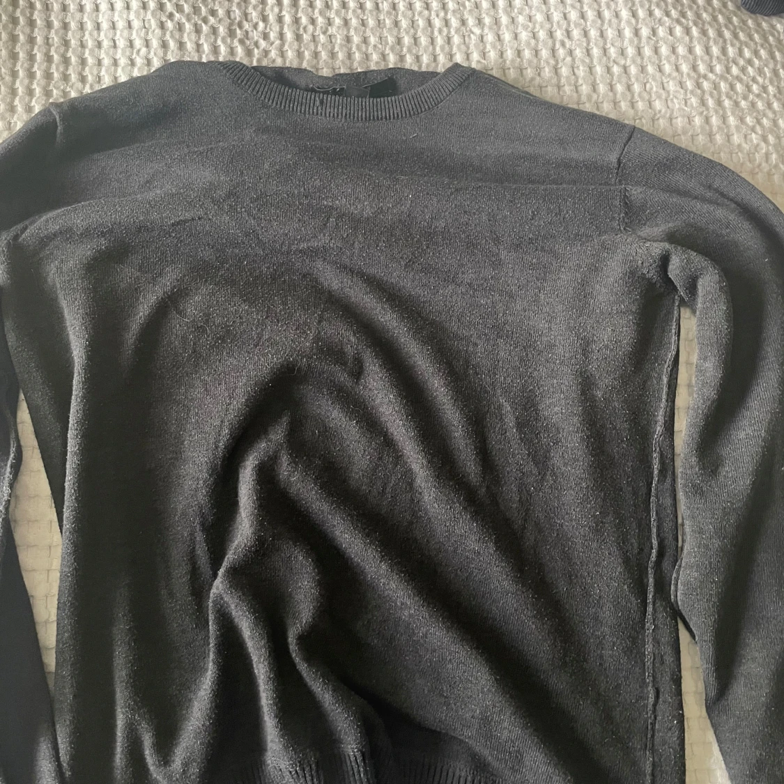 Mörkgrå stickad tröja - 1