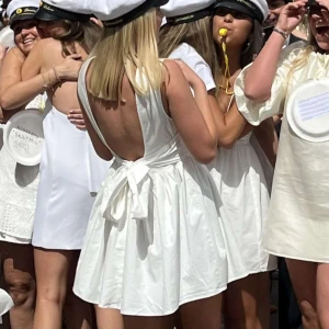 Studentklänning med rosett i ryggen - Så fin studentklänning!