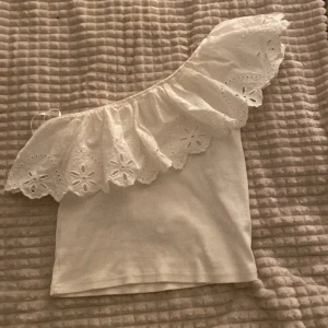 Volang topp - En ribbad volang topp från zara, använd endast några gånger!