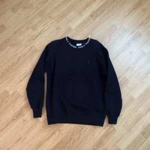Daily Paper Sweatshirt  - Säljer denna då den aldrig används.  Använd fåtal gånger.  Pris går att diskuteras.
